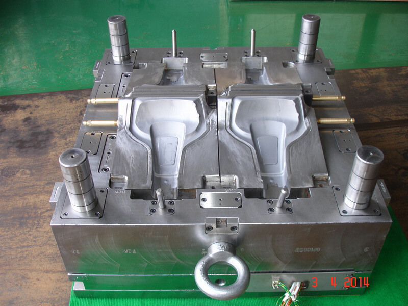 Injection Mold_for Plastic Part_Lawn Mower 1