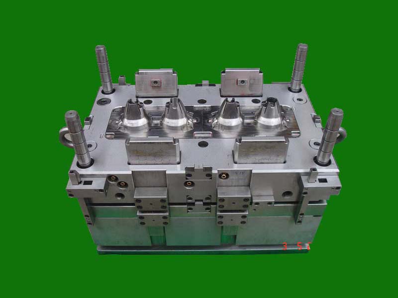 Injection Mold_with Hot Runner_for Plastic Part 1