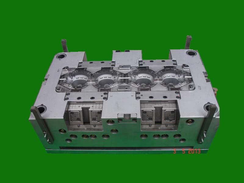 Injection Mold_with Hot Runner_for Plastic Part 2